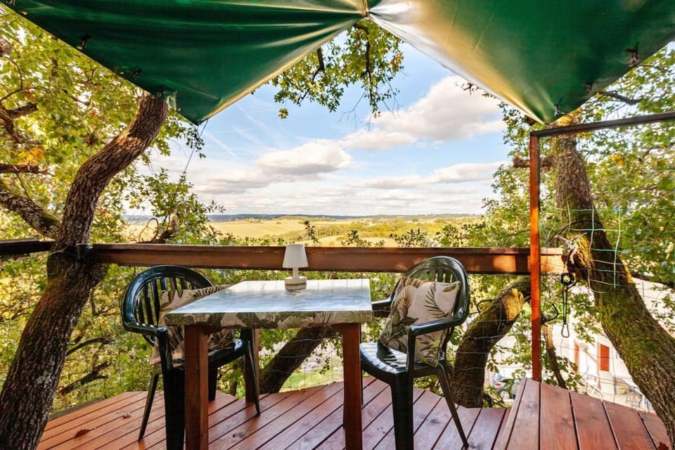 Day, Natural landscape, Balcony/Terrace, Dining area