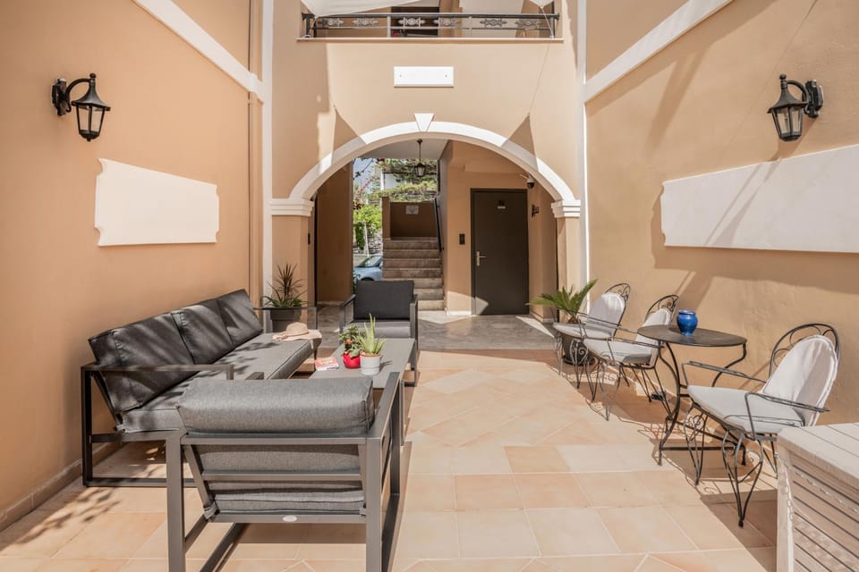 Day, Seating area