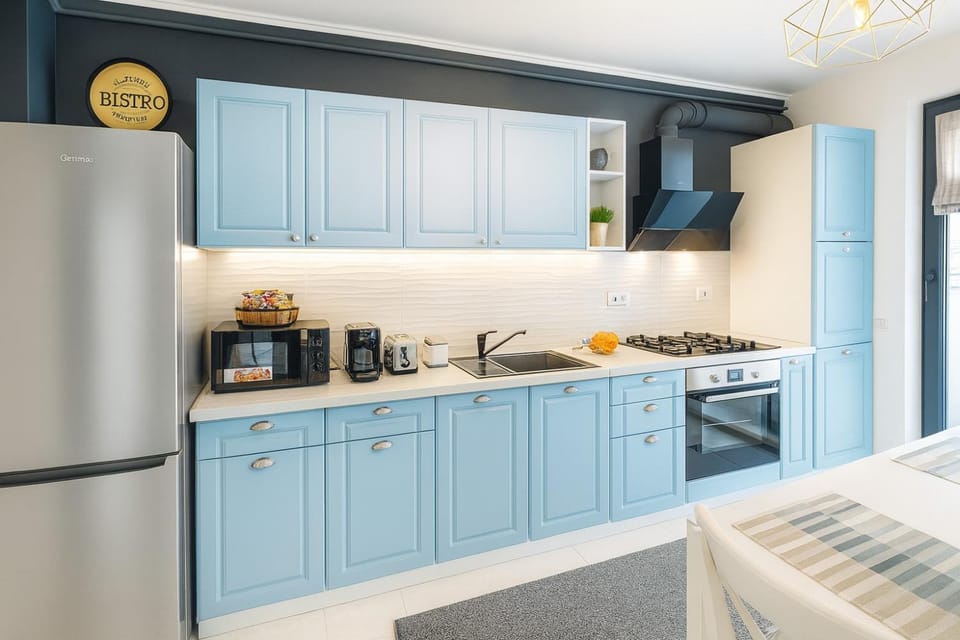 microwave, oven, stove, kitchen