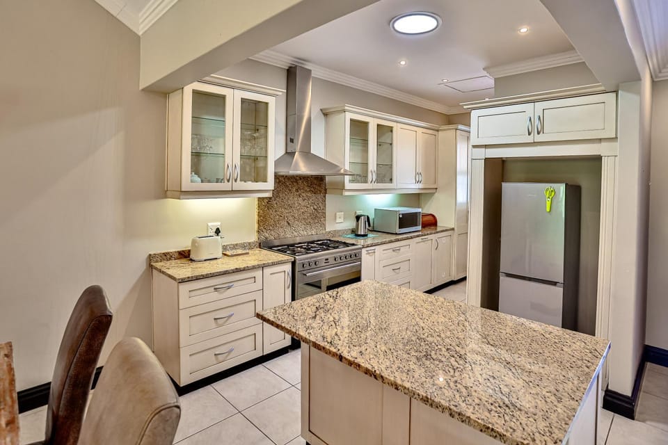Kitchen or kitchenette, minibar, pet friendly, stove, toaster