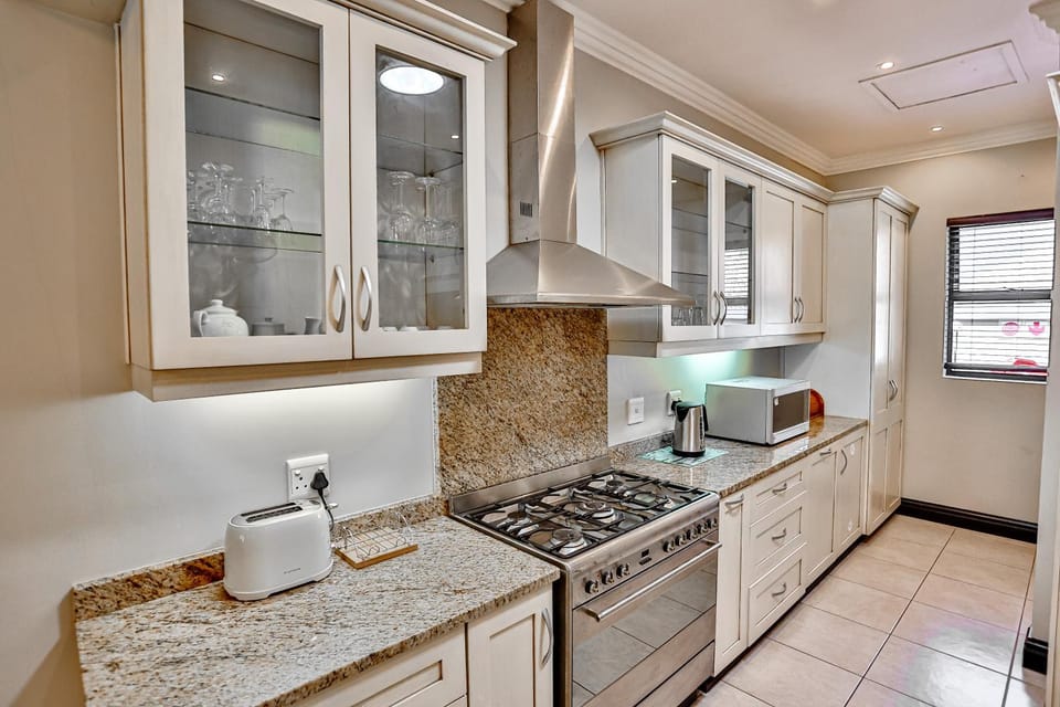 Kitchen or kitchenette, minibar, pet friendly, stove