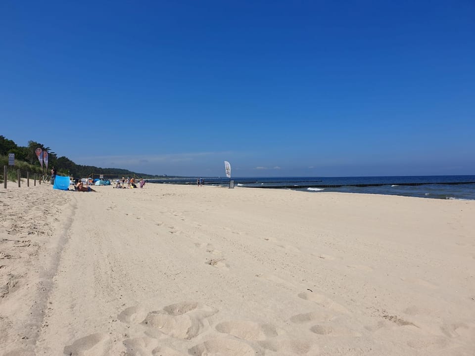 Neighbourhood, Beach