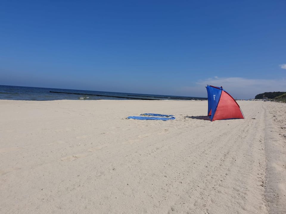 Neighbourhood, Beach