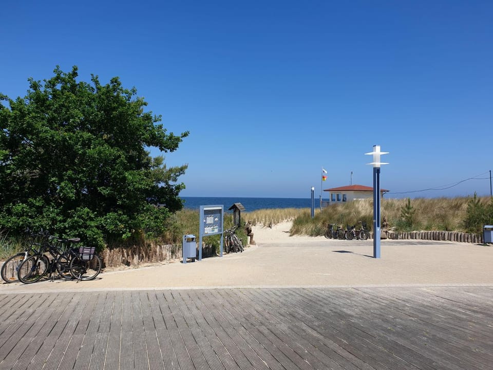 Neighbourhood, Beach