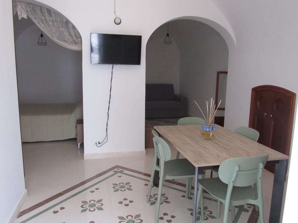 TV and multimedia, Living room, Dining area