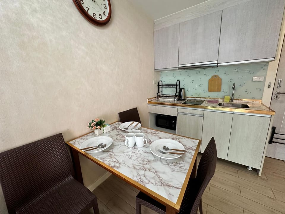 Dining area, stove, kitchen