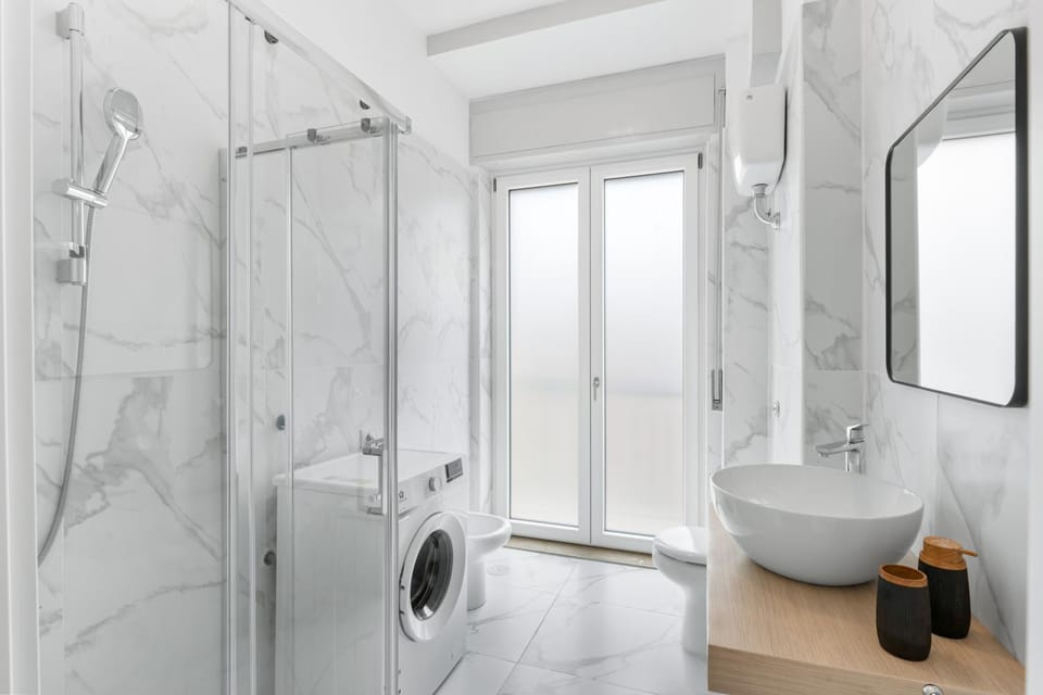 Shower, Bathroom, towels, washing machine