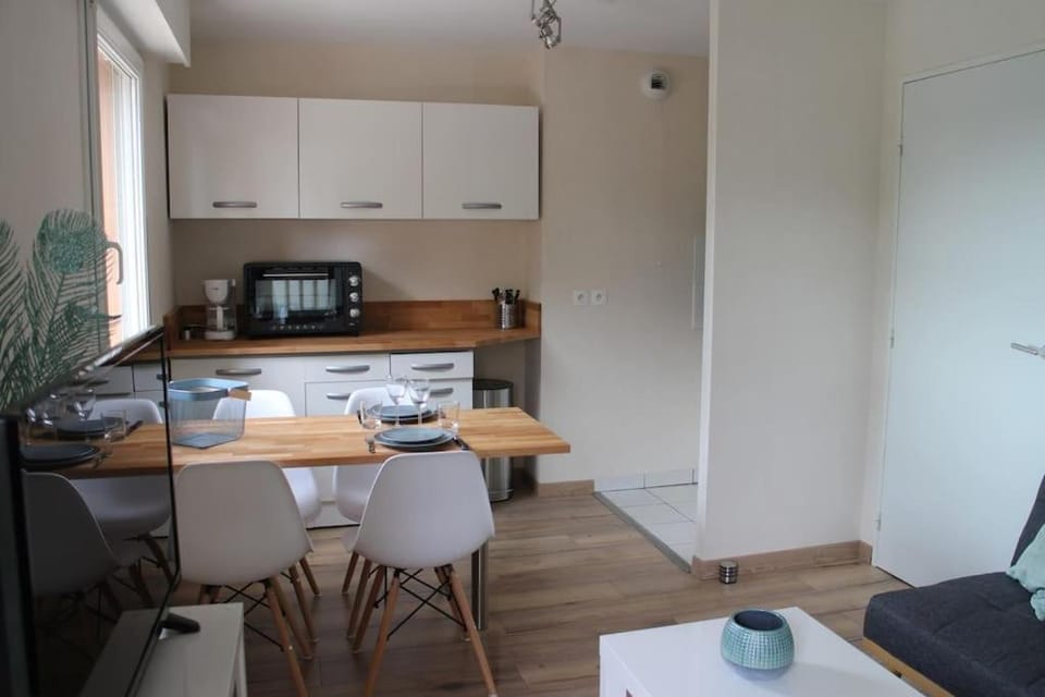 Charmant studio proche Port et Centre Ville Apartment in Séné