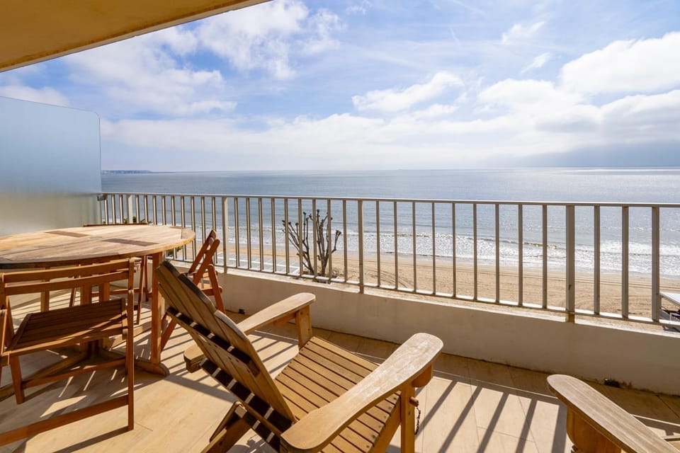 Patio, Natural landscape, View (from property/room), Balcony/Terrace, Beach, Sea view, sunbed