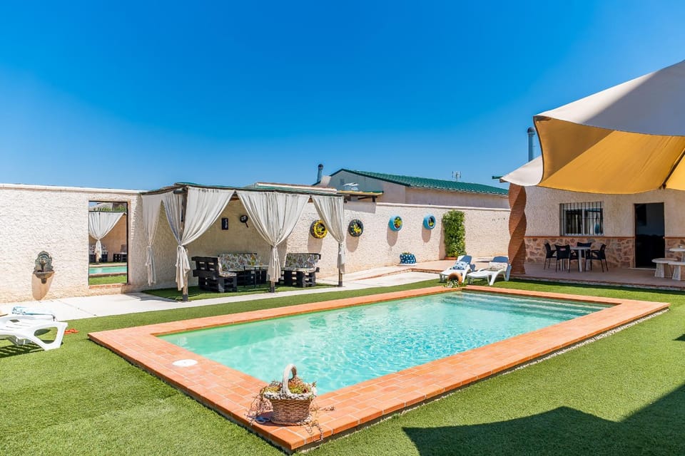 Property building, Garden, Solarium, Balcony/Terrace, Garden view, Pool view, Swimming pool