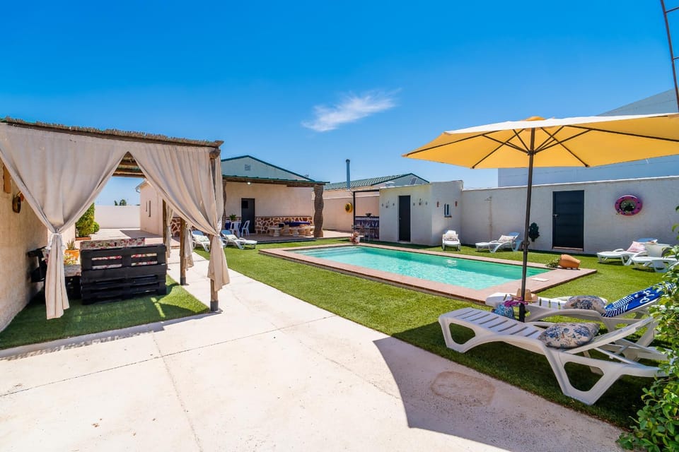 Property building, BBQ facilities, Garden, Solarium, Balcony/Terrace, Garden view, Pool view, Swimming pool