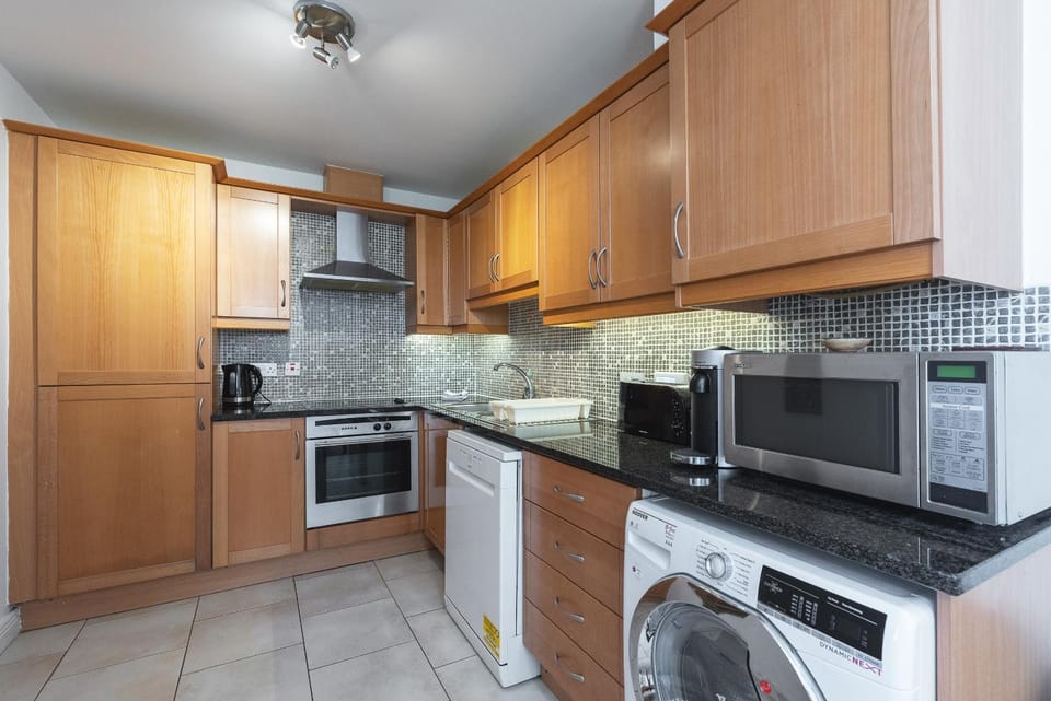 Kitchen or kitchenette, dishwasher, washing machine