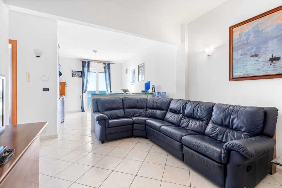 Hostdomus - Pietra Blu Apartment in Pietra Ligure