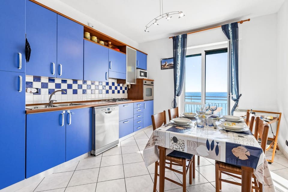 Hostdomus - Pietra Blu Apartment in Pietra Ligure