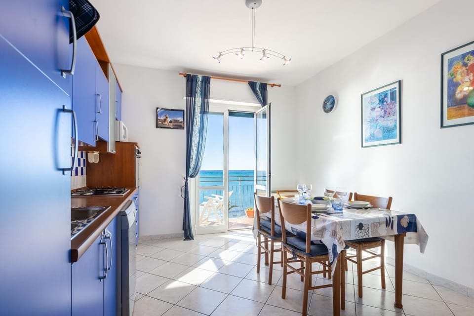Hostdomus - Pietra Blu Apartment in Pietra Ligure
