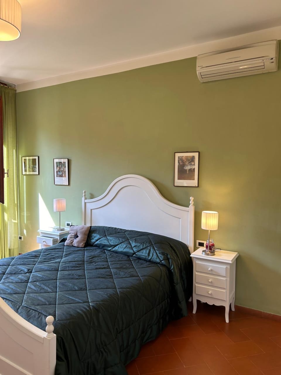 Bed, Photo of the whole room, Bedroom, air conditioner