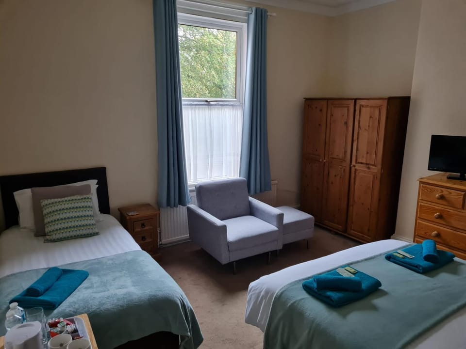 Bed, Coffee/tea facilities, Bedroom, heating, towels, wardrobe