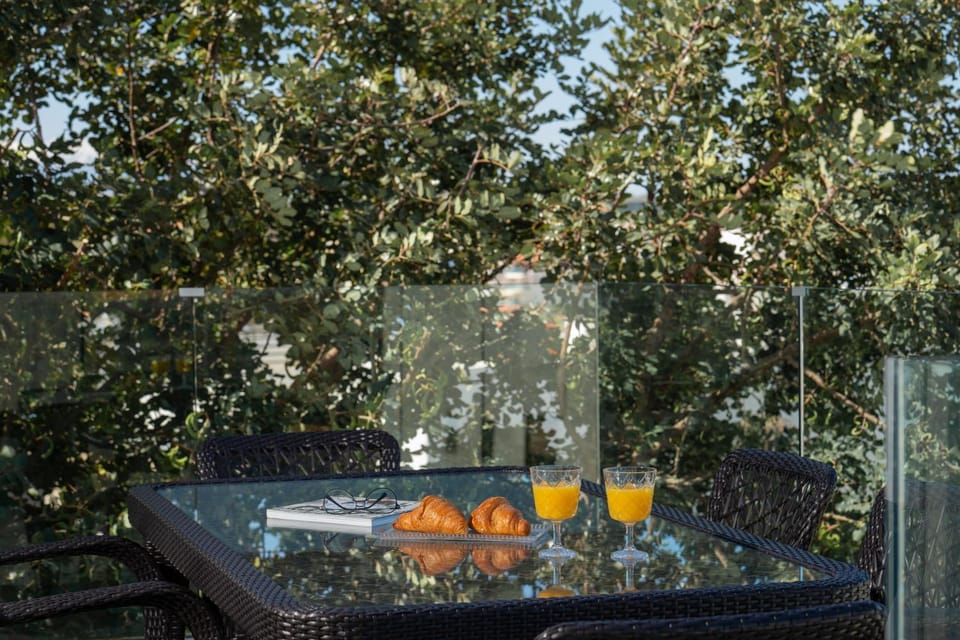 Balcony/Terrace, Garden view