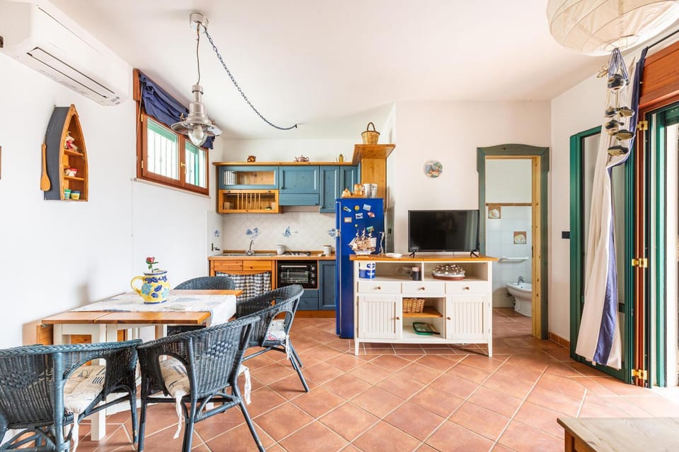 Communal lounge/ TV room, TV and multimedia, Kitchen or kitchenette, Living room, Seating area, Dining area, Evening entertainment, oven, stove