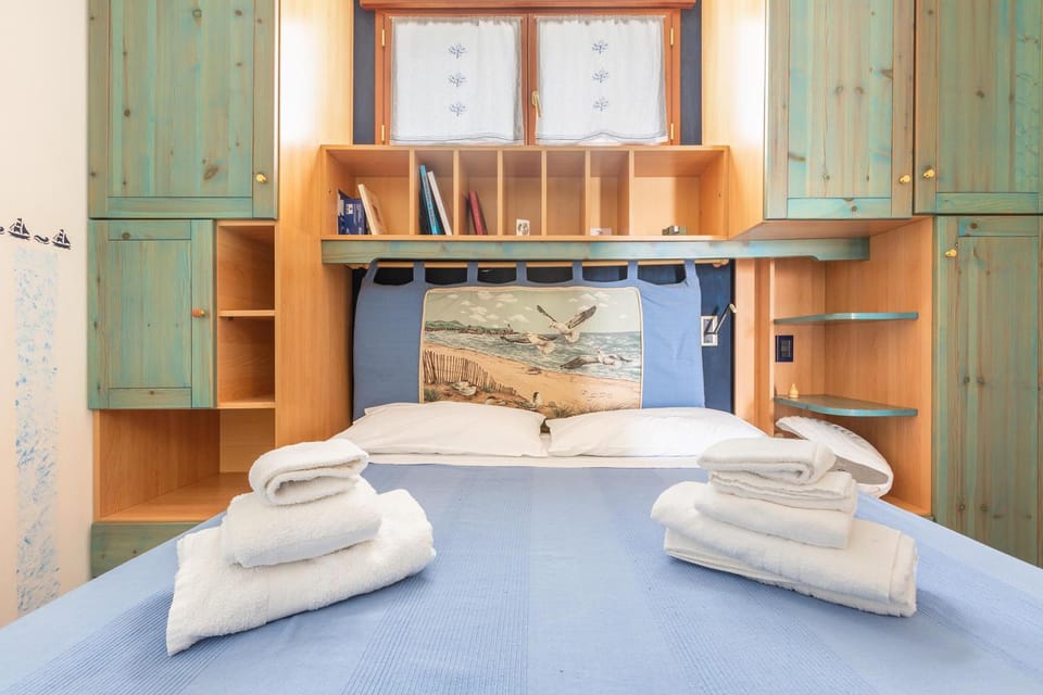 Bed, Photo of the whole room, Bedroom, bunk bed, towels, wardrobe