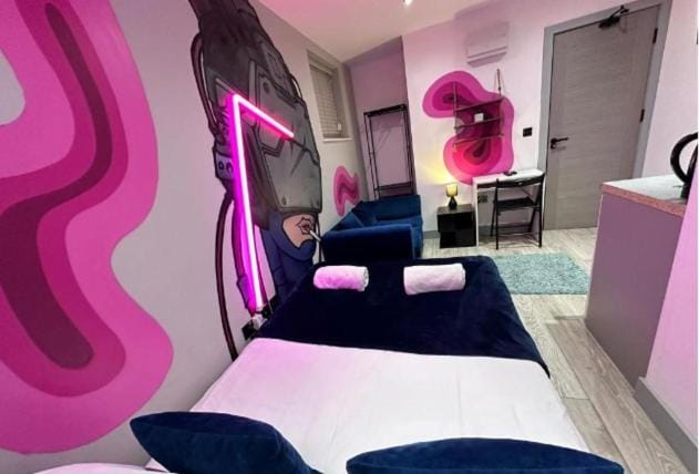 Bed, Photo of the whole room