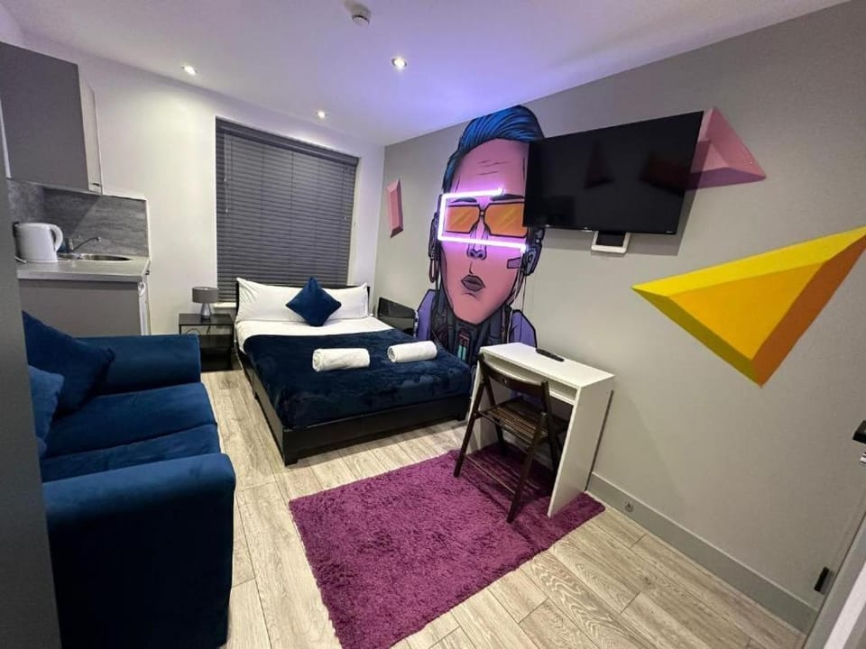 Photo of the whole room, Seating area, Bedroom