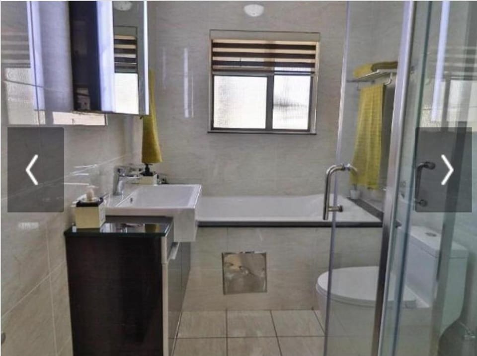 Shower, Toilet, Bathroom, Bath, towels