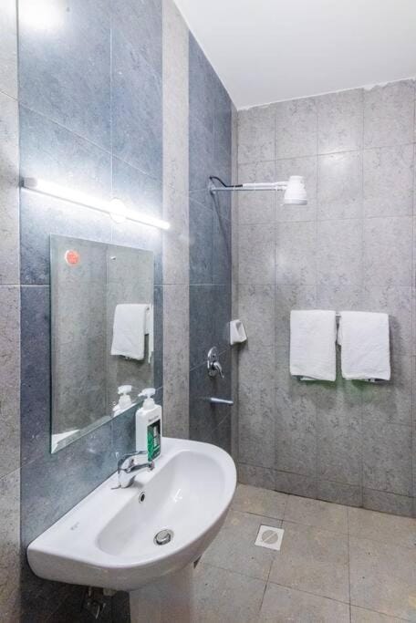 Serena 3BR Suite w Mall and Pool Apartment in Nairobi