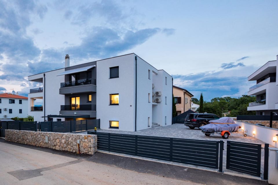Property building, Location