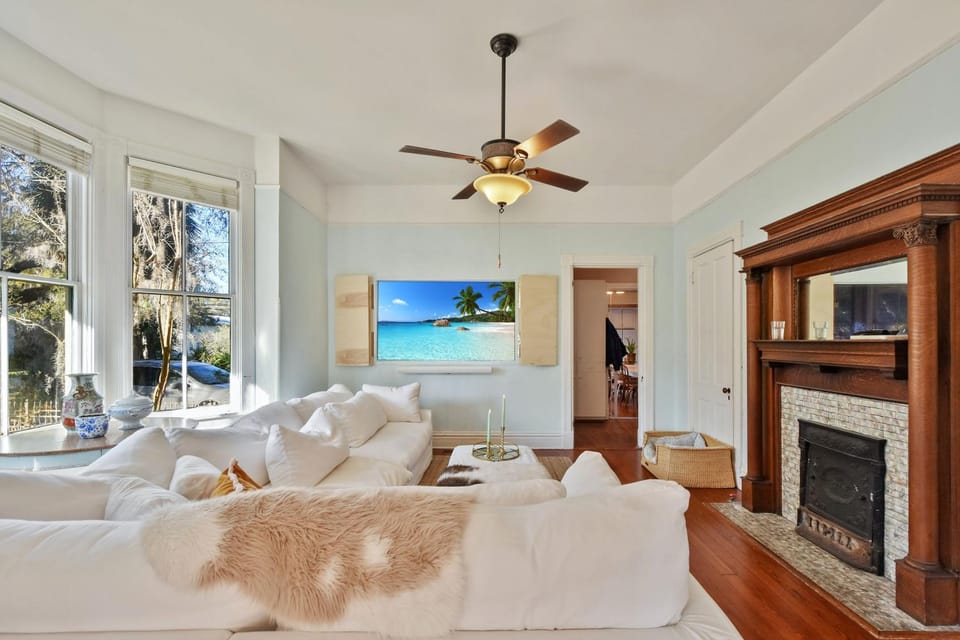 Communal lounge/ TV room, TV and multimedia, Living room, Seating area, Evening entertainment, fireplace, flat iron