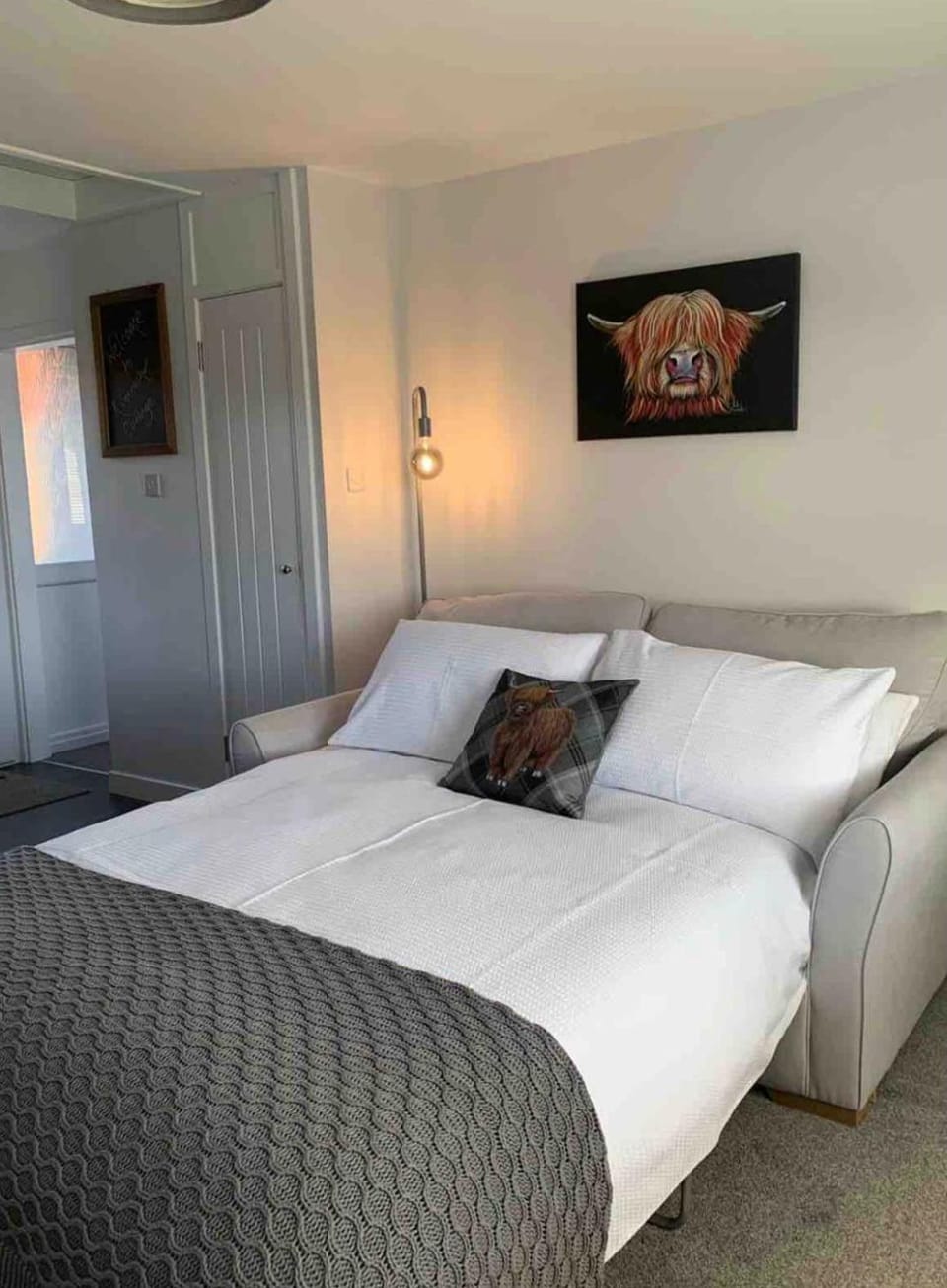 Bed, Living room