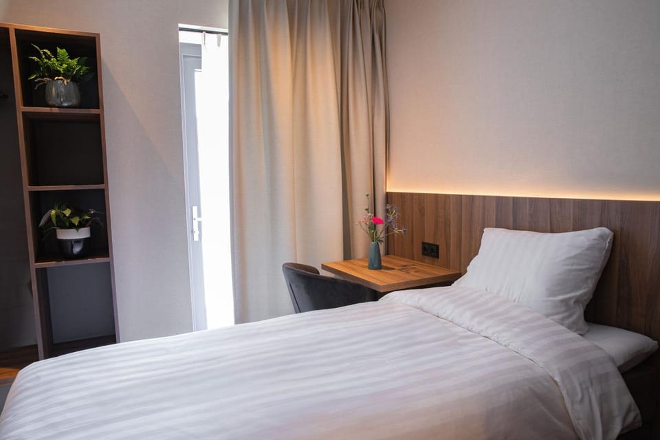 Bed, Seating area, Bedroom