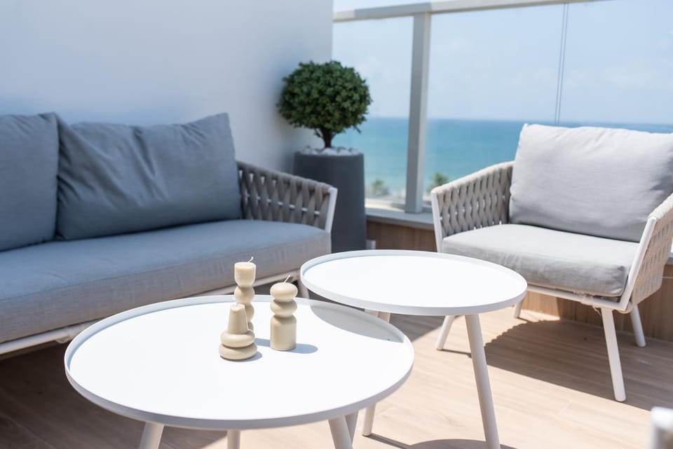 Day, View (from property/room), Balcony/Terrace, Seating area, Sea view