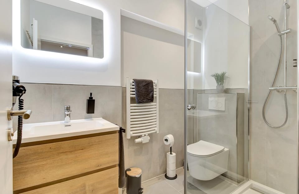 Shower, Toilet, Bathroom
