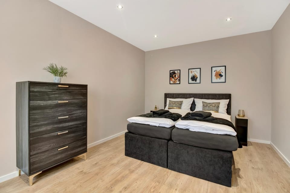 Bed, Photo of the whole room, Bedroom, wardrobe