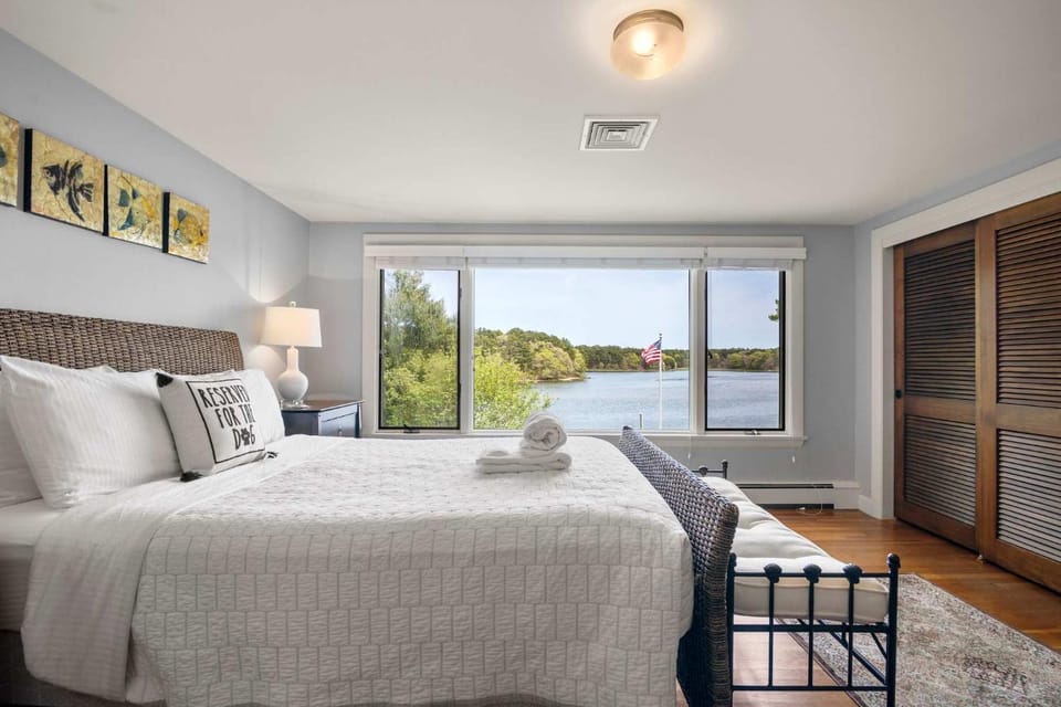 Waterfront Incredible Views and Private Dock House in West Dennis