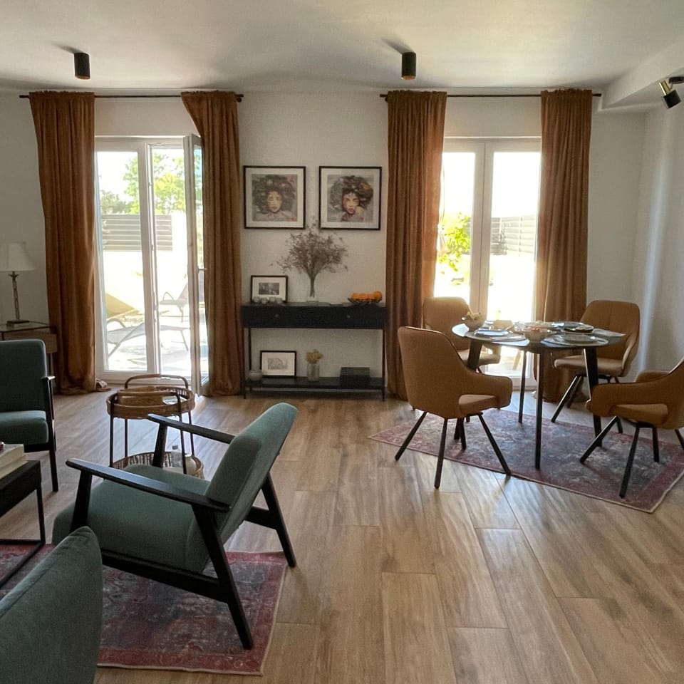 Living room, Seating area, Dining area