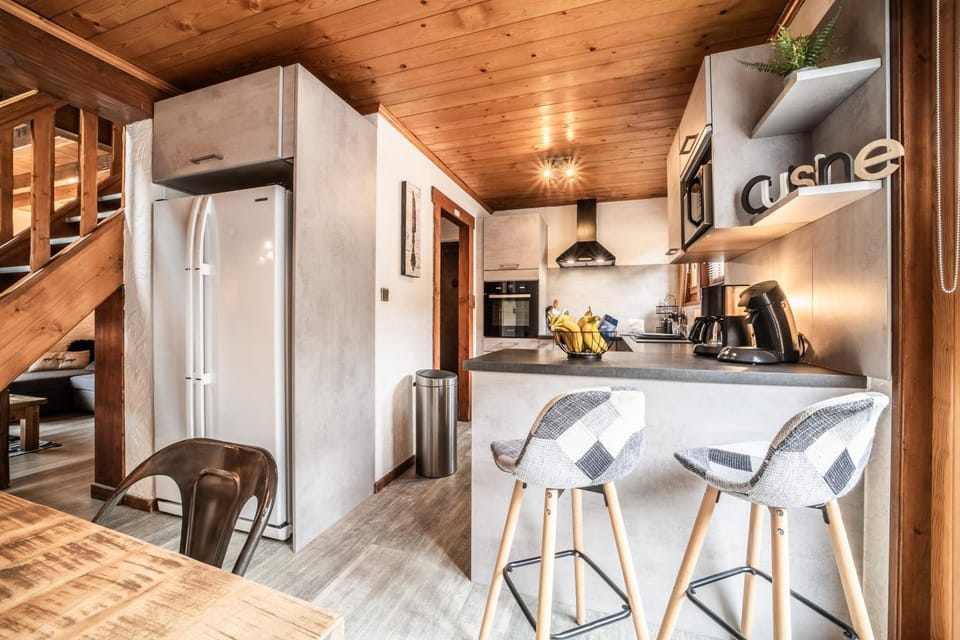 Property building, Kitchen or kitchenette, Living room