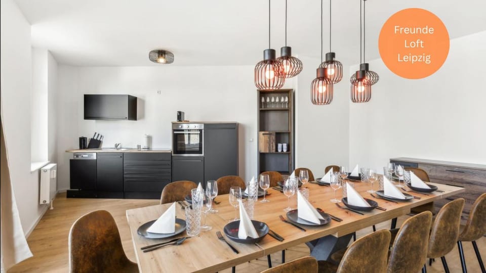 Kitchen or kitchenette, Living room, Food and drinks, Seating area, Dining area, Food, pet friendly, stove