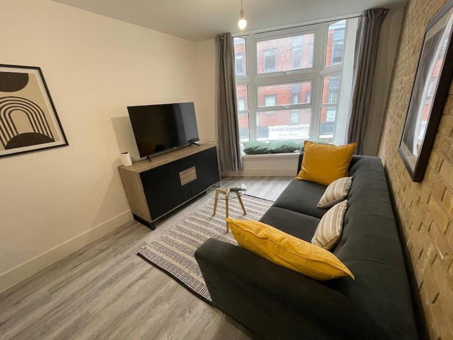 Stunning 1 bed central flat Apartment in Woking