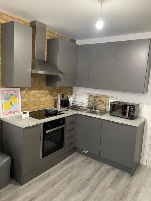 Stunning 1 bed central flat Apartment in Woking