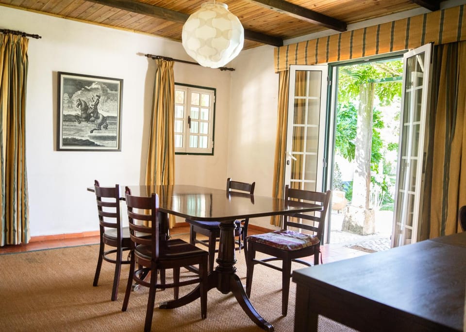 Seating area, Dining area
