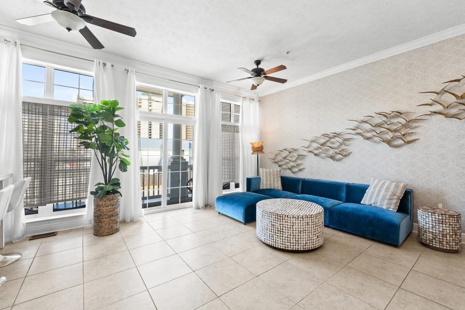 Balcony/Terrace, Living room, Decorative detail, Seating area