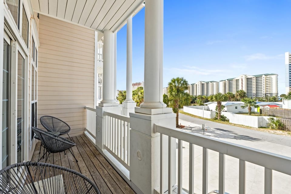 View (from property/room), Balcony/Terrace, Seating area