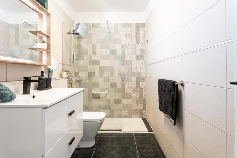 Paz Ocean View, 2 Air Conditioners, Wifi, Heated pool Apartment in Abona
