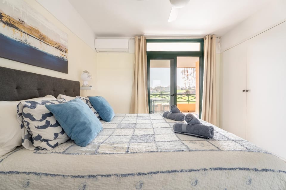Paz Ocean View, 2 Air Conditioners, Wifi, Heated pool Apartment in Abona