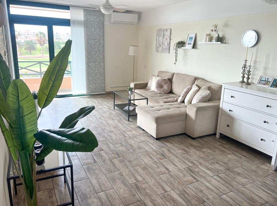 Living room, Seating area, air conditioner