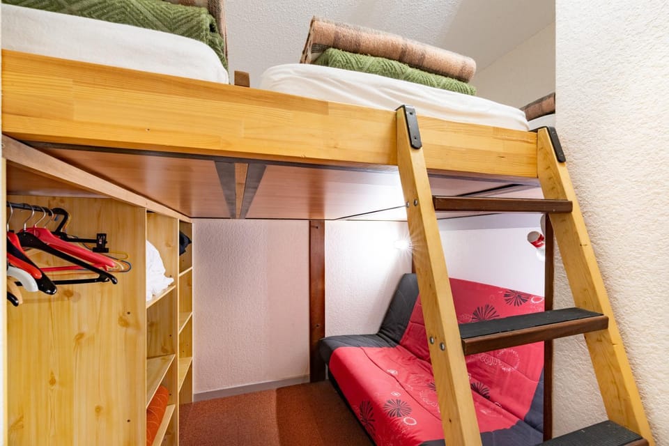 Photo of the whole room, bunk bed