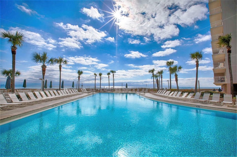 Day, Natural landscape, Pool view, Sea view, Swimming pool, sunbed