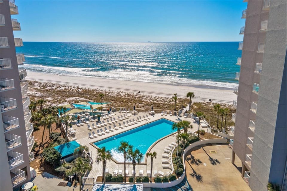 Property building, Day, Natural landscape, Bird's eye view, Beach, Pool view, Sea view, Swimming pool, sunbed